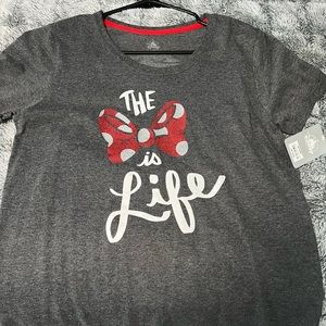 Who doesn’t love bows?! Cute brand new Disney T-shirt